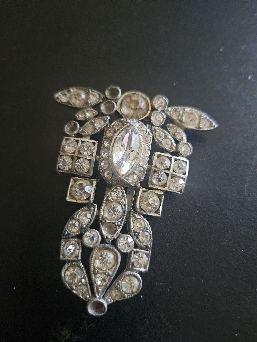 Vintage-Inspired Silver Crystal Drop Pendant Necklace Accent